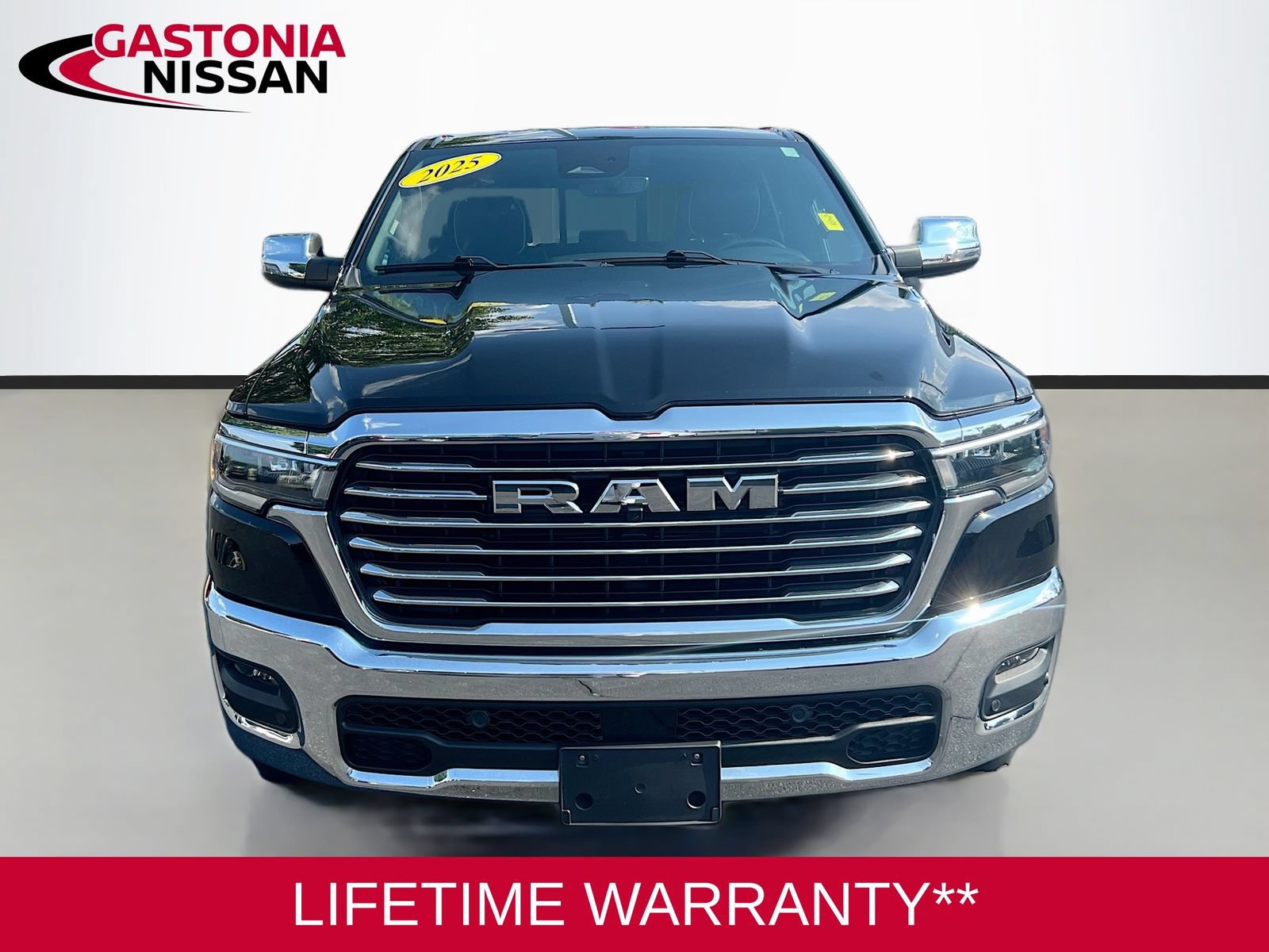 Used 2025 RAM 1500 Laramie AWD/4WD image 2