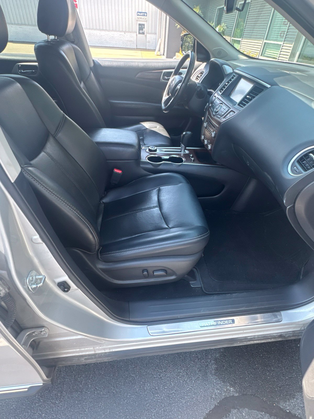 Used 2017 Nissan Pathfinder Platinum AWD/4WD image 7