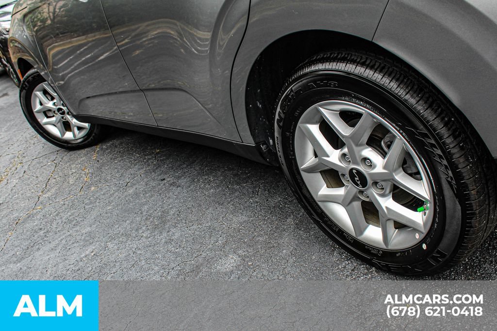 Used 2025 Kia Soul LX w/ LX Technology Package FWD image 15