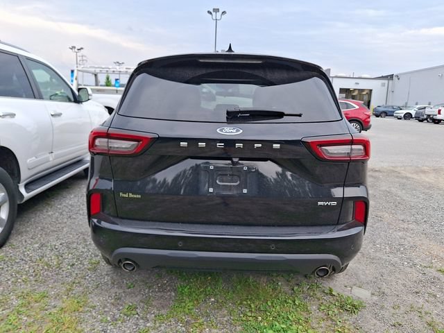 Used 2023 Ford Escape ST-Line w/ Tech Pack #1 AWD/4WD image 9