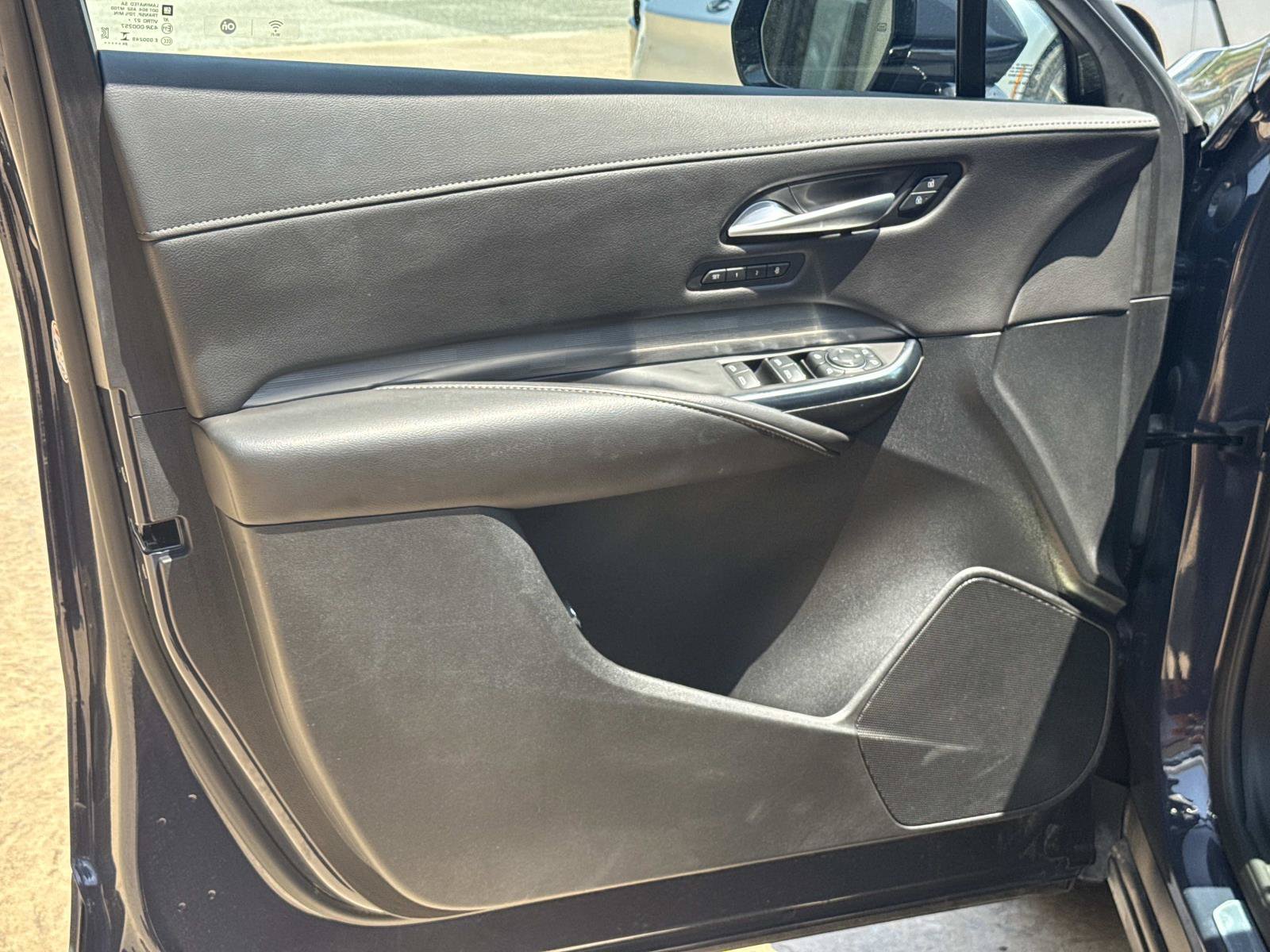 Used 2025 Cadillac XT4 Premium Luxury FWD image 10