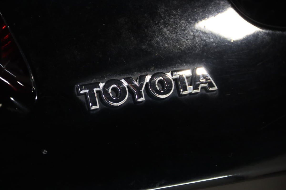 Used 2004 Toyota MR2 RWD image 13