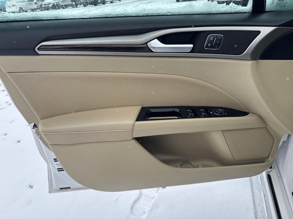 Used 2014 Ford Fusion SE w/ Equipment Group 202A image 6