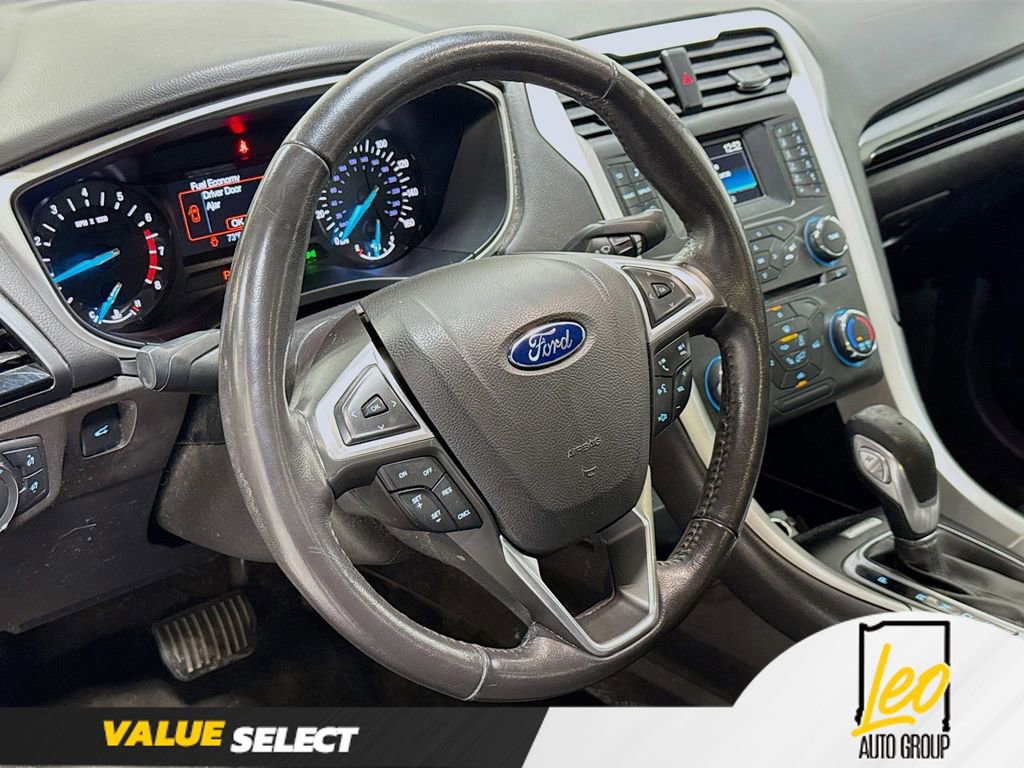 Used 2016 Ford Fusion SE w/ Equipment Group 201A image 11