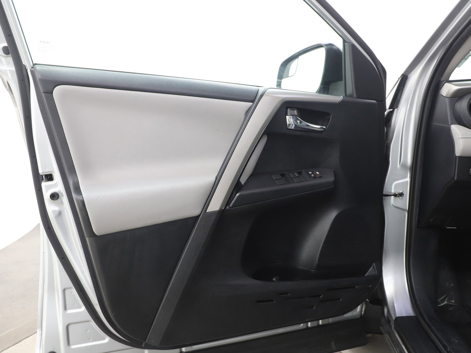 Used 2016 Toyota RAV4 XLE AWD/4WD image 19
