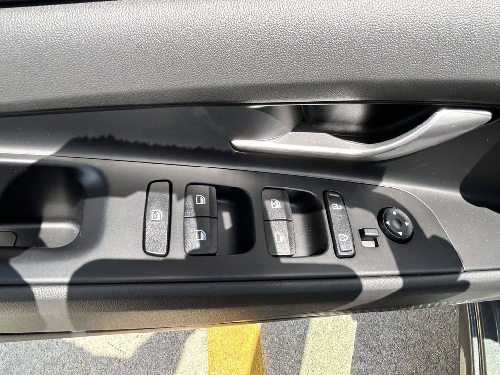 New 2026 Hyundai Elantra Limited FWD image 16