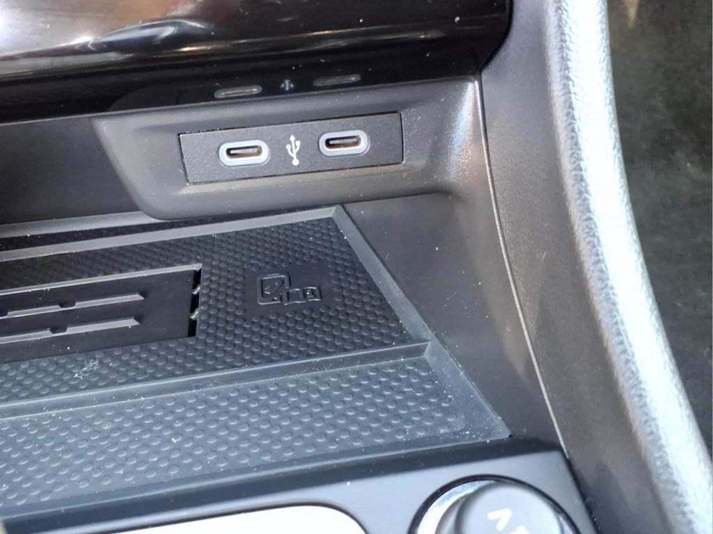 Used 2025 Volkswagen Jetta SE w/ Sunroof Package FWD image 9
