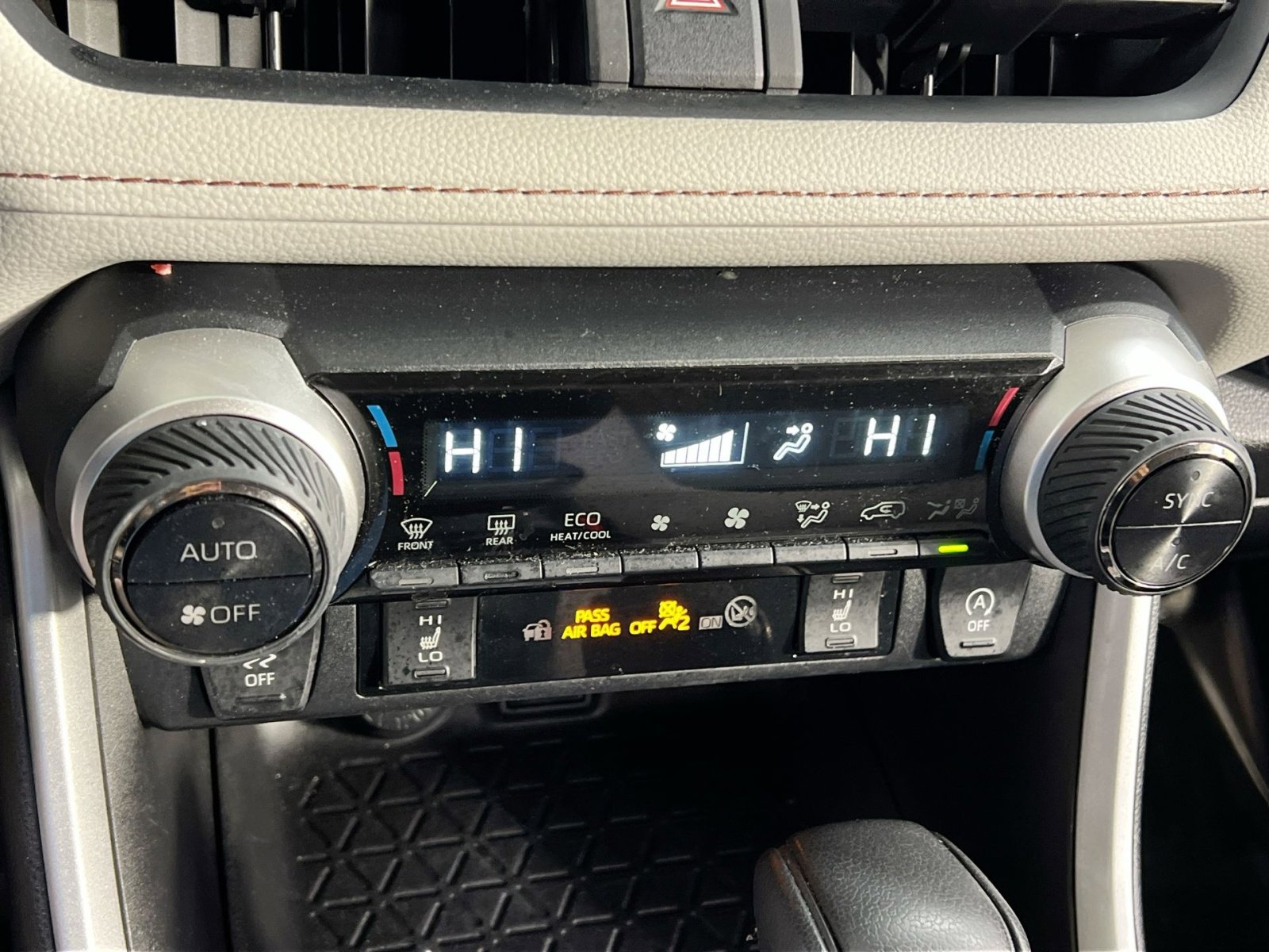 Used 2024 Toyota RAV4 XLE image 25