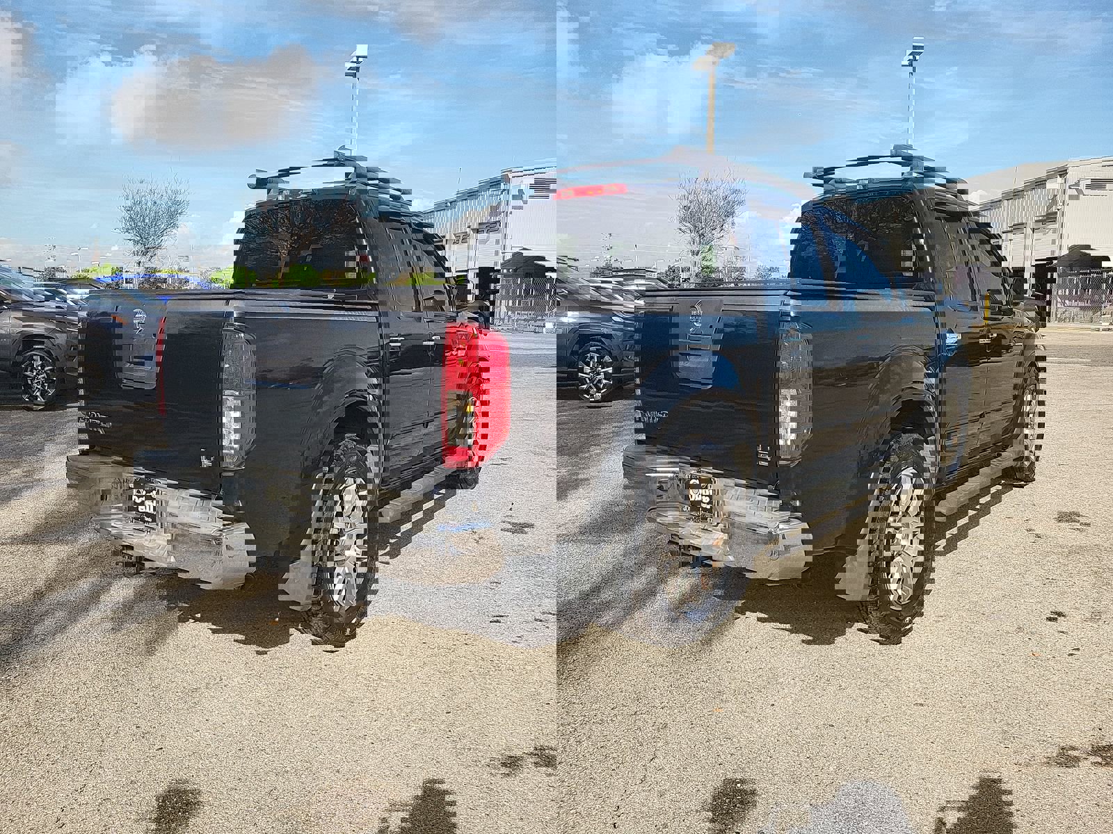 Used 2010 Nissan Frontier LE w/ LE Value Truck Pkg image 6