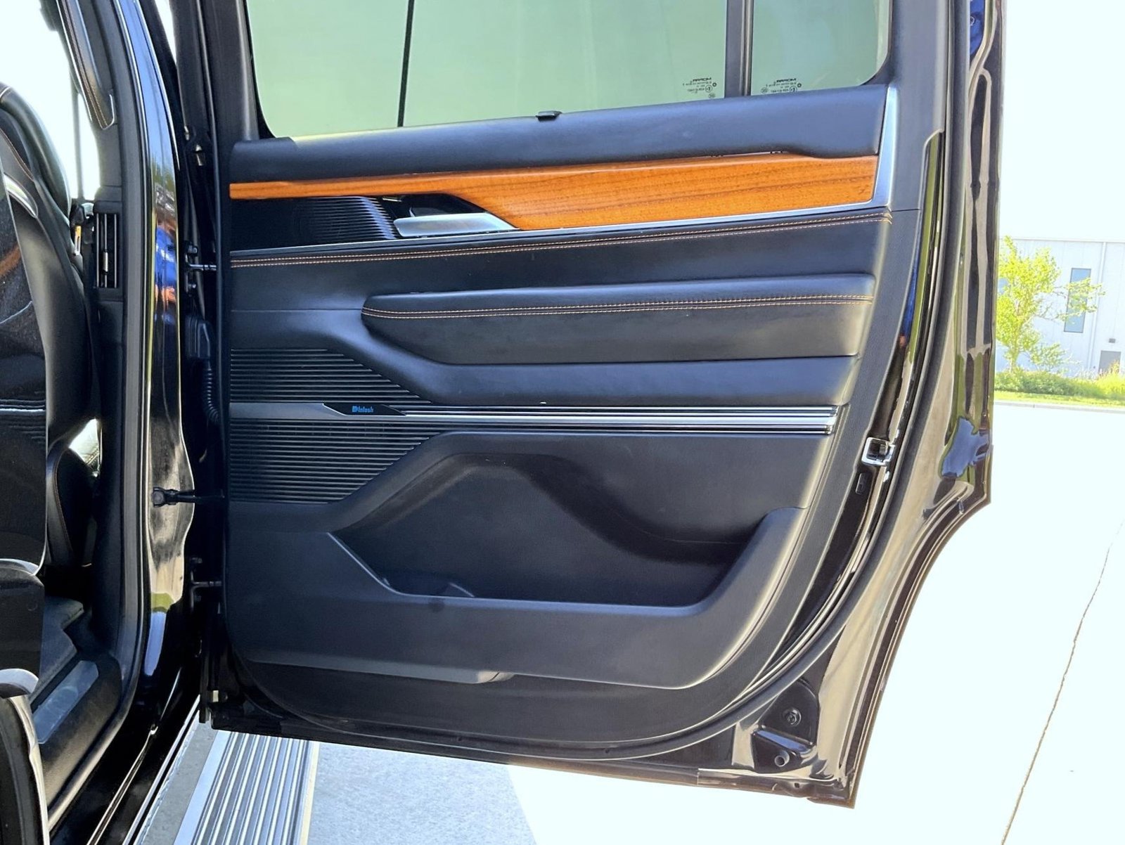 Used 2022 Jeep Grand Wagoneer Series III w/ Flexible Seating Group AWD/4WD image 18