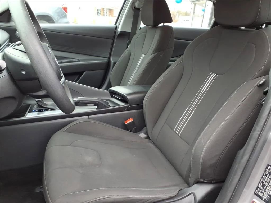 Used 2024 Hyundai Elantra SEL image 25