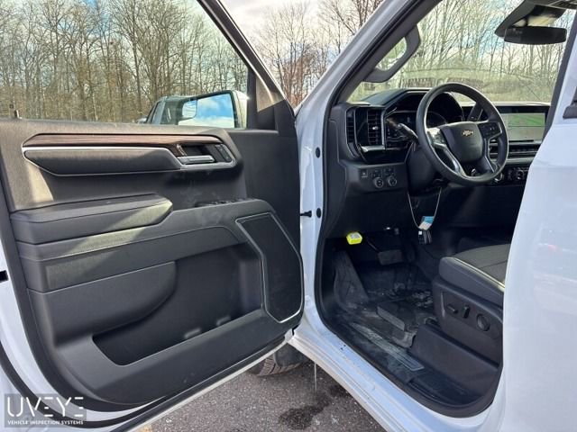 Used 2024 Chevrolet Silverado 1500 LT image 2