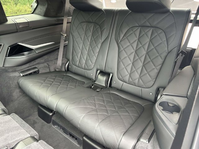 Used 2026 BMW X7 xDrive40i w/ M Sport Package AWD/4WD image 17