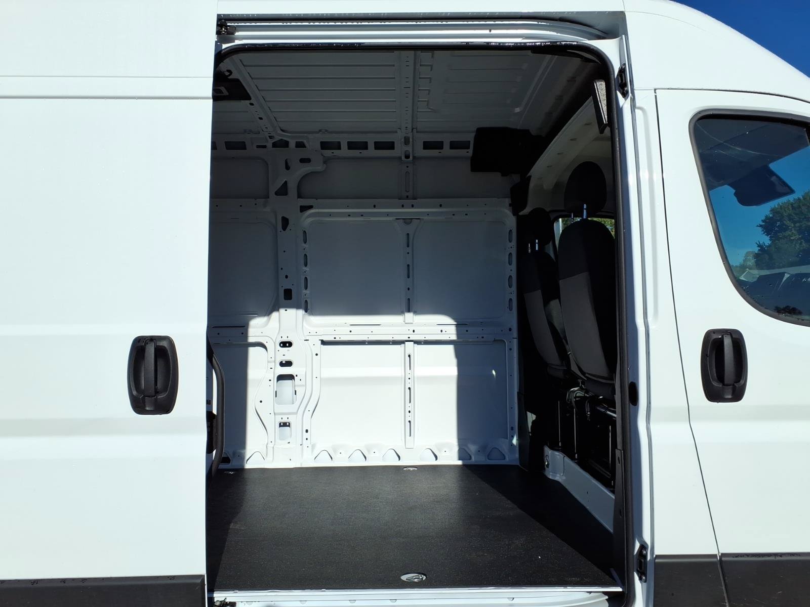 New 2027 RAM ProMaster 2500 w/ Convenience Group FWD image 27