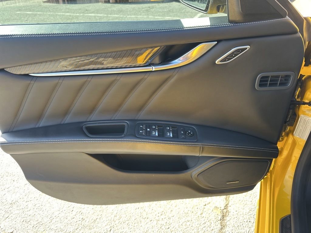 Used 2021 Maserati Ghibli Trofeo image 27