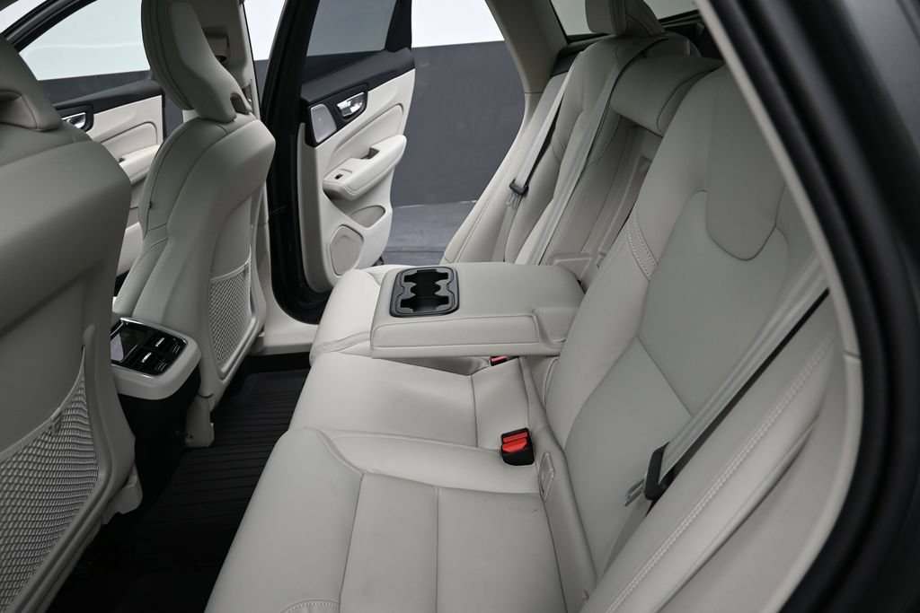 New 2026 Volvo XC60 B5 Ultra w/ Climate Package AWD/4WD image 15