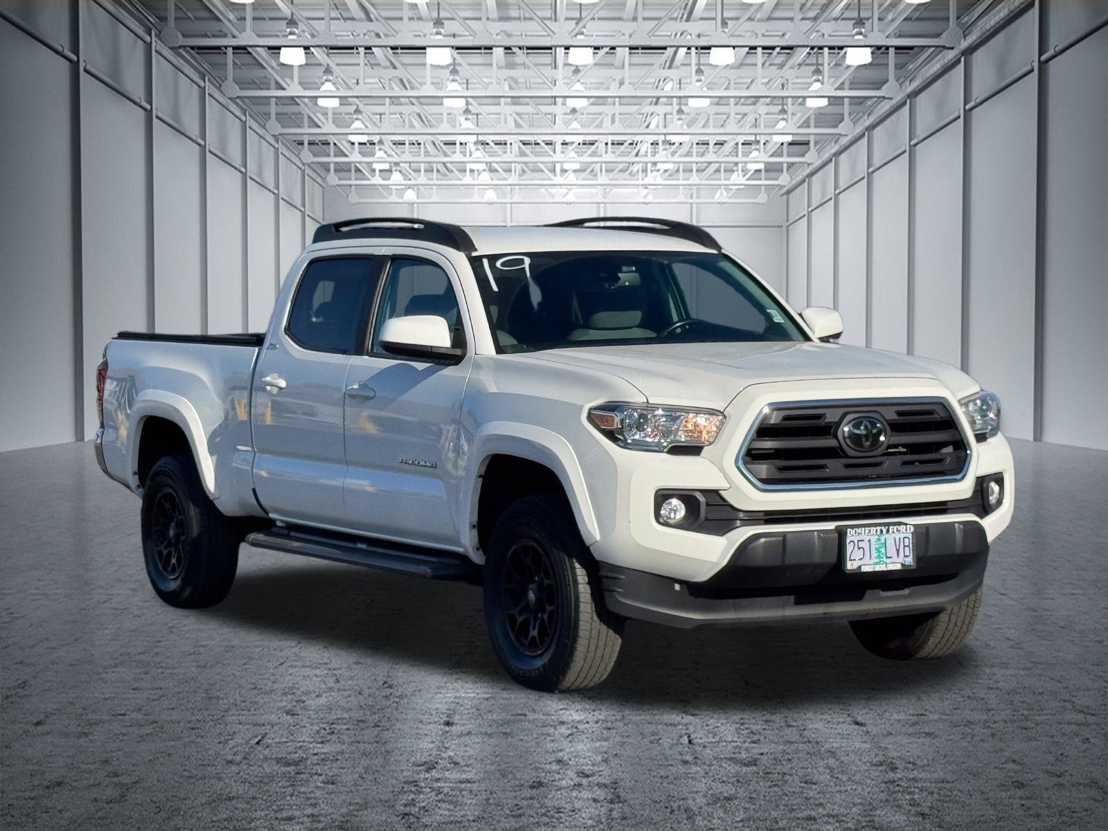 Used 2019 Toyota Tacoma SR5 AWD/4WD image 4