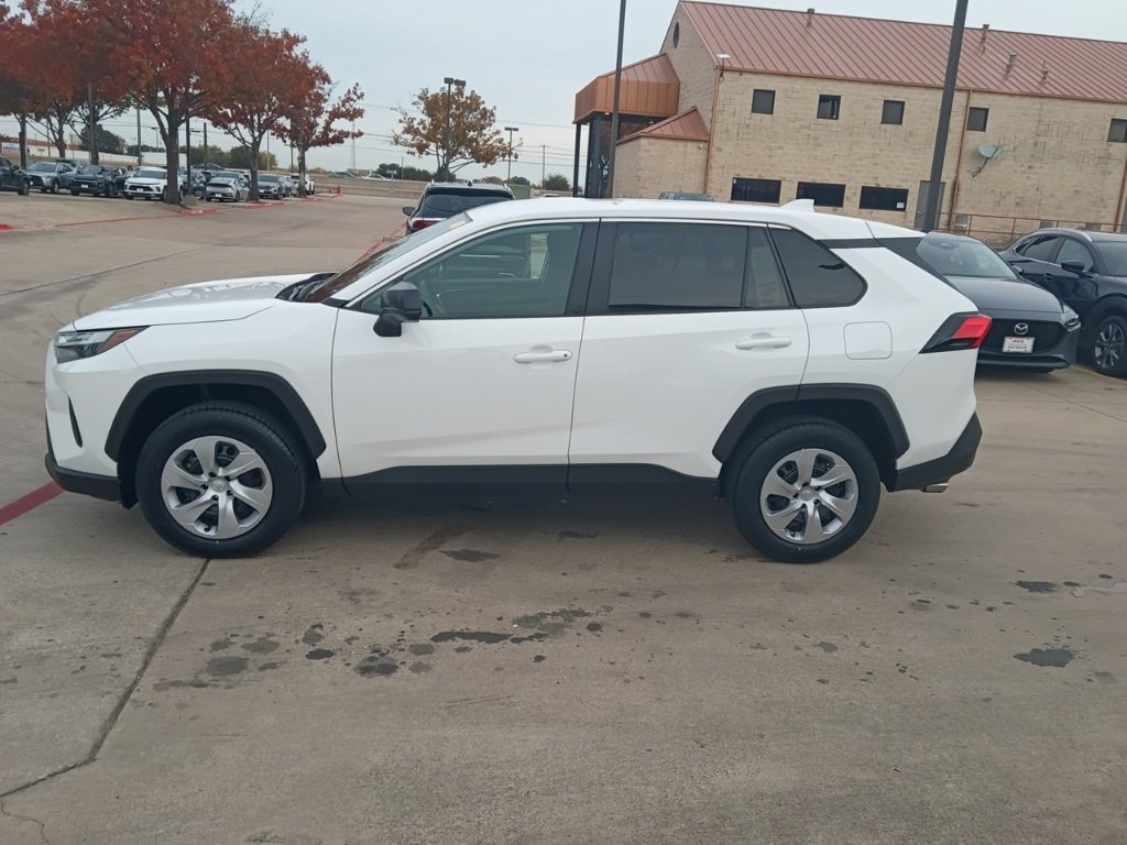 Used 2025 Toyota RAV4 LE image 4