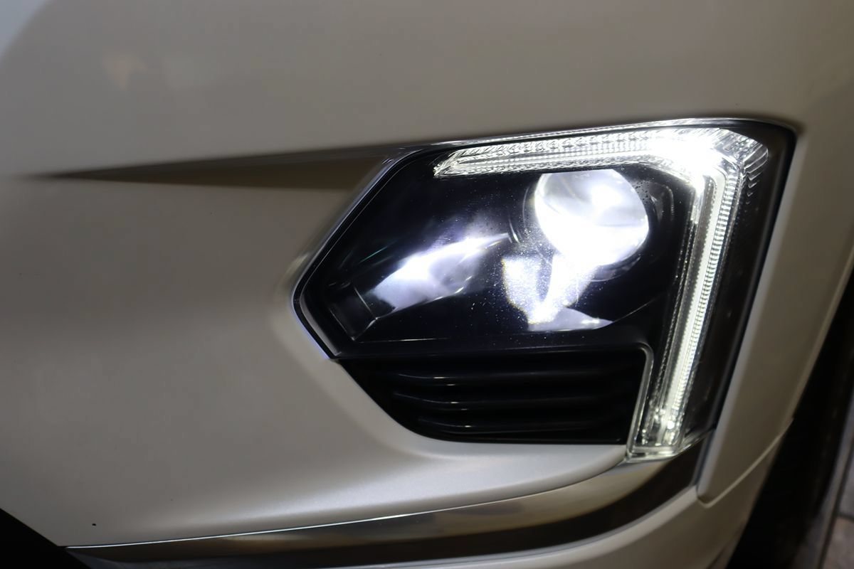 Used 2023 Chevrolet Traverse Premier FWD image 14