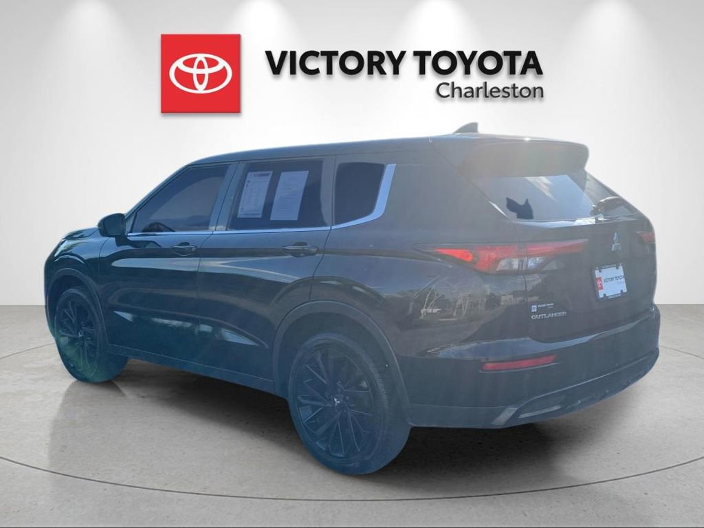 Used 2024 Mitsubishi Outlander SE Black Edition AWD/4WD image 3