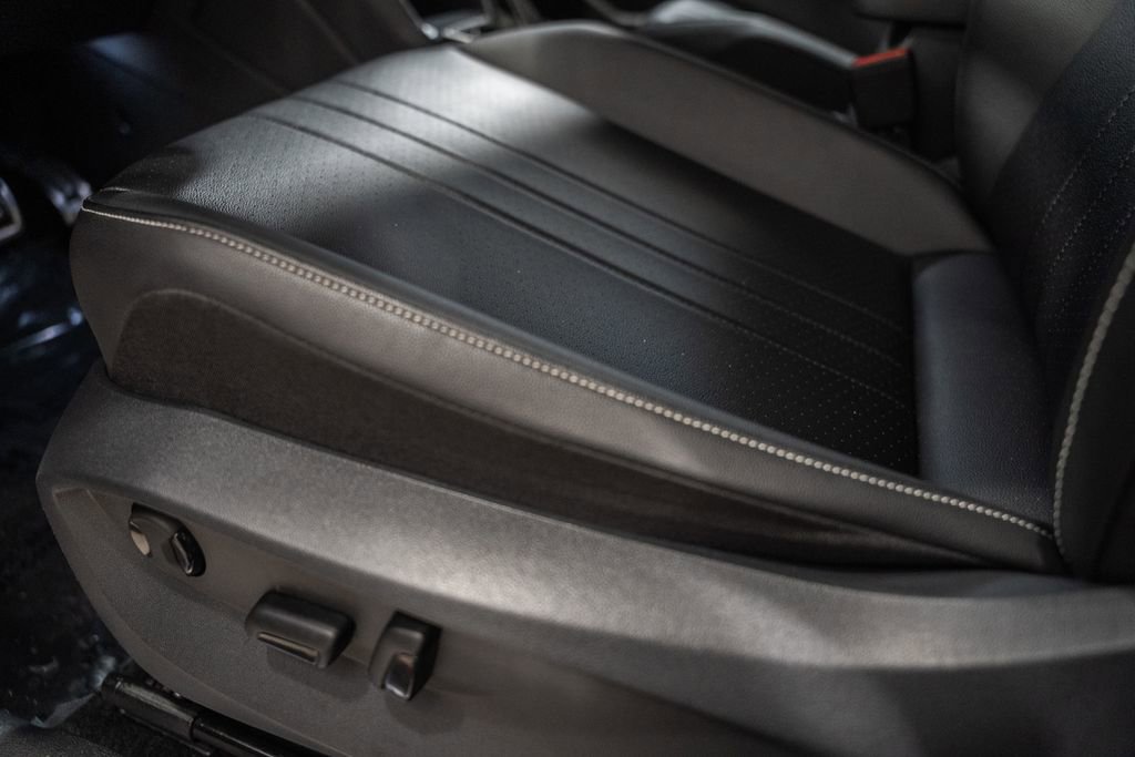 Used 2024 Volkswagen Tiguan SE R-Line image 36