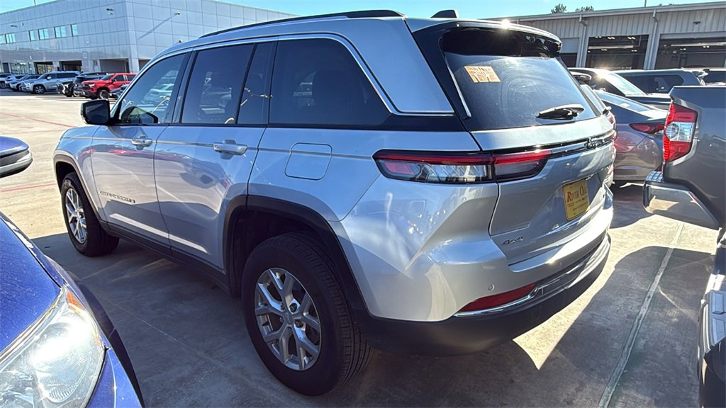 Used 2023 Jeep Grand Cherokee Limited w/ Luxury Tech Group II image 4