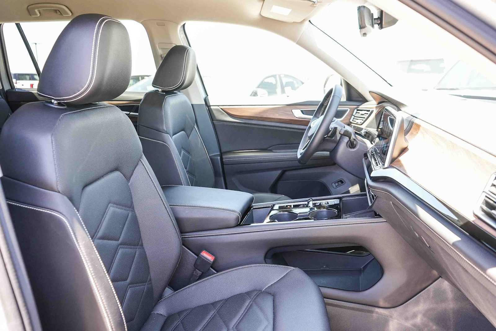 Certified 2026 Volkswagen Atlas SE FWD image 16