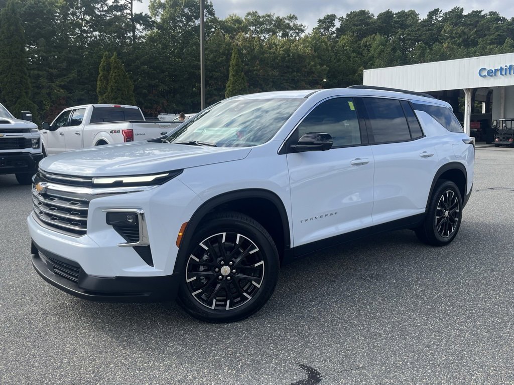 New 2026 Chevrolet Traverse LT w/ Sun and Wheel Package