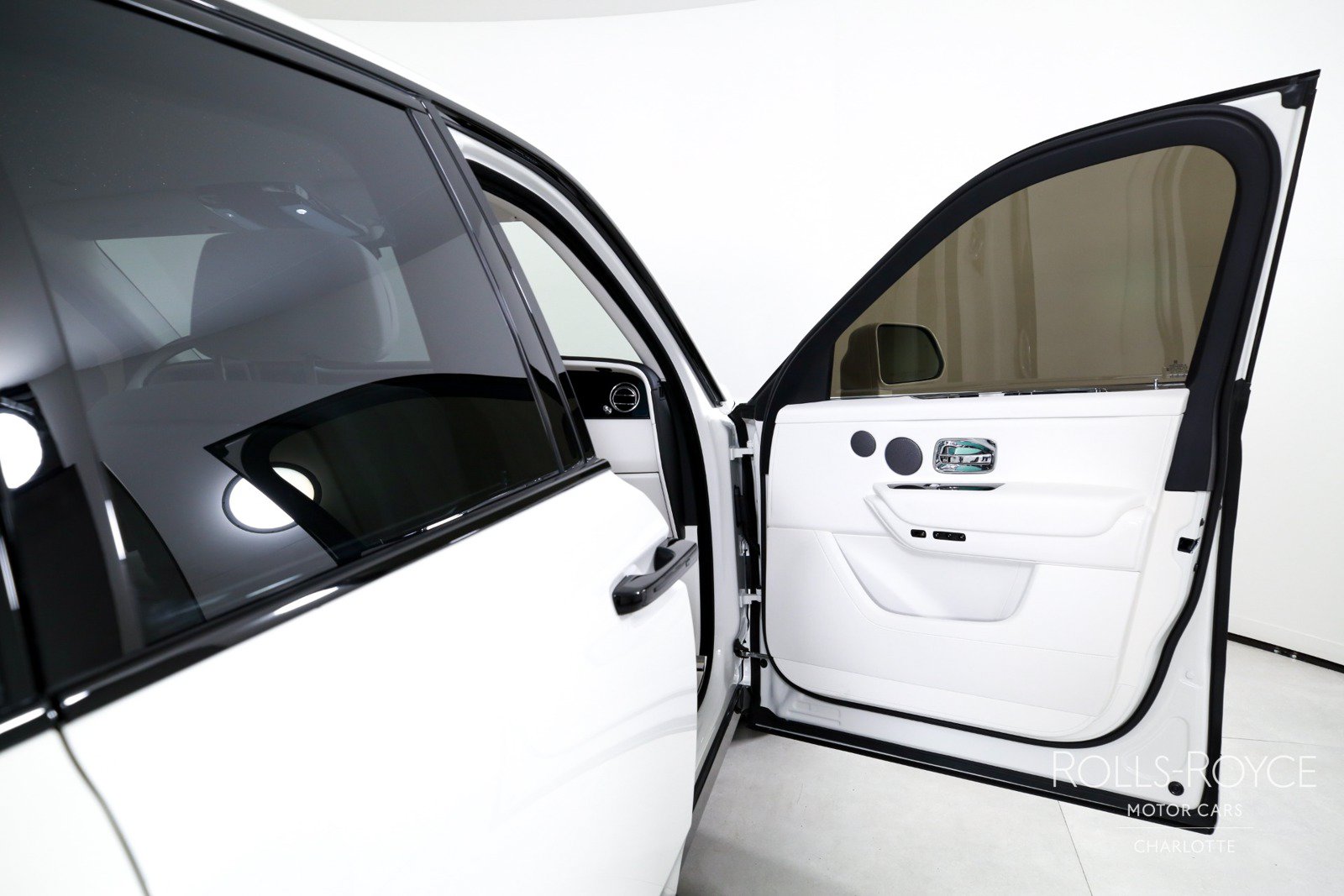 Used 2026 Rolls-Royce Cullinan AWD/4WD image 35