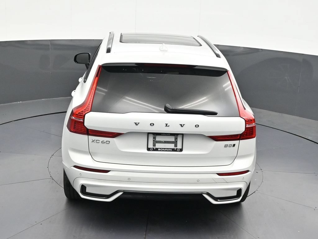 Certified 2024 Volvo XC60 B5 Plus w/ Climate Package AWD/4WD image 18