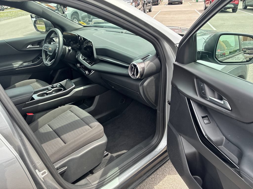 Used 2026 Chevrolet Equinox LT AWD/4WD image 16