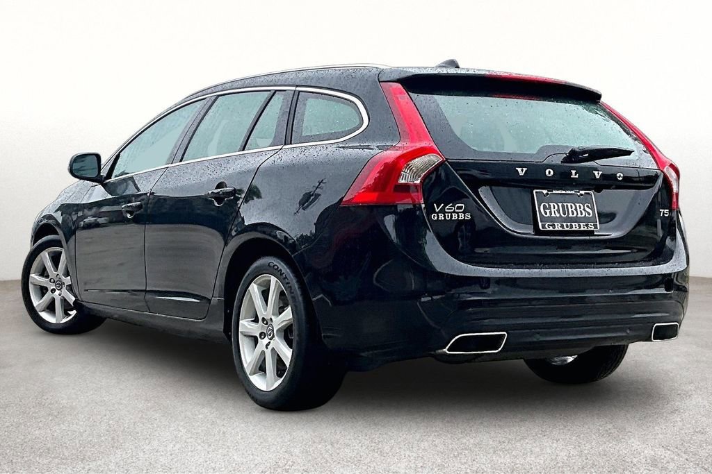 Used 2017 Volvo V60 T5 Premier w/ Convenience Package FWD image 16