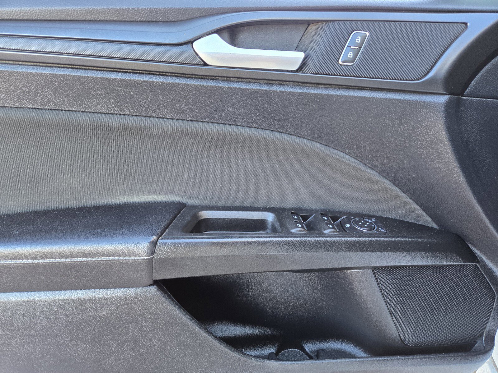 Used 2018 Ford Fusion S w/ Equipment Group 101A FWD image 15