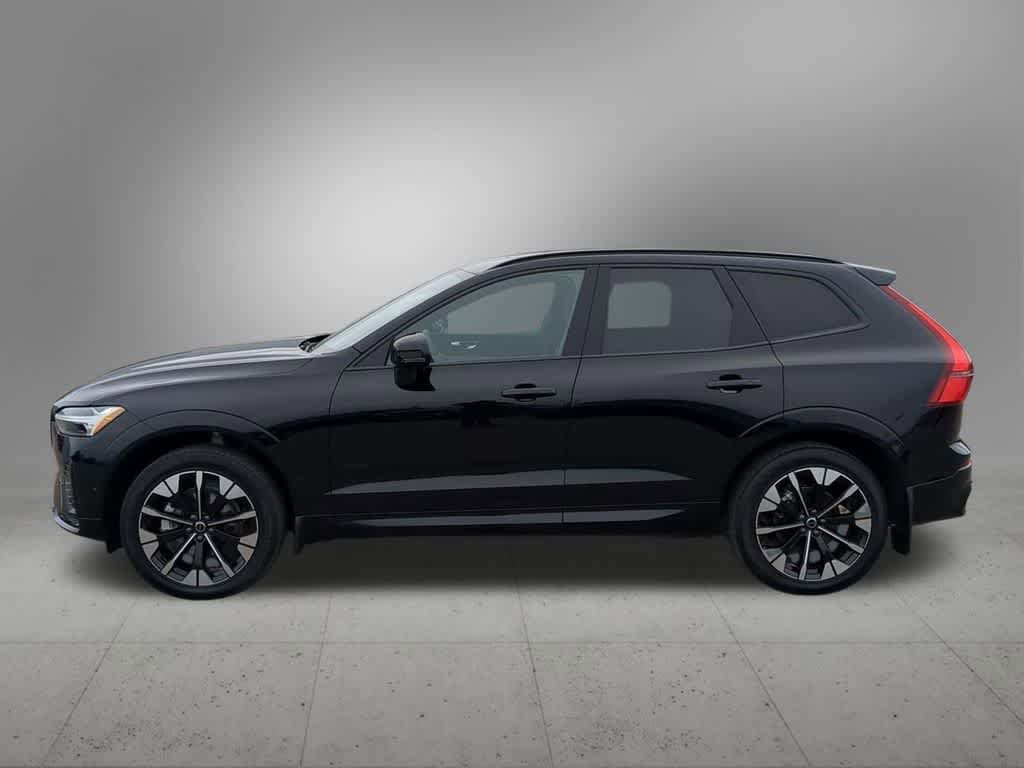 Used 2026 Volvo XC60 B5 Plus w/ Protection Package Premier image 3