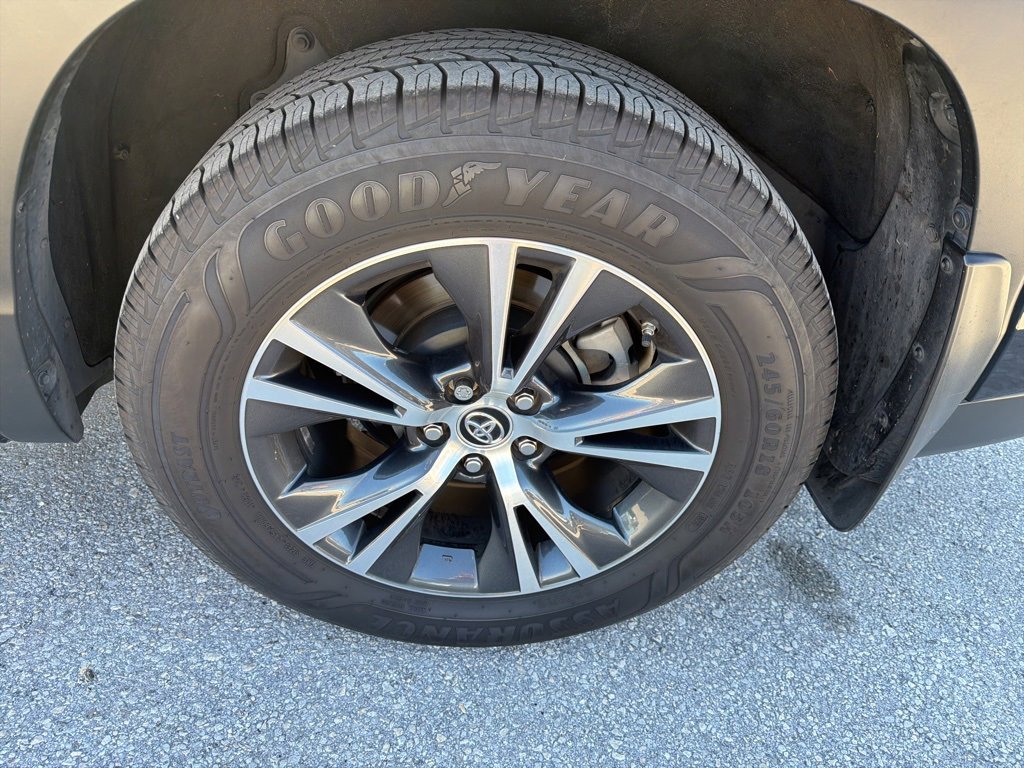 Used 2016 Toyota Highlander XLE image 13