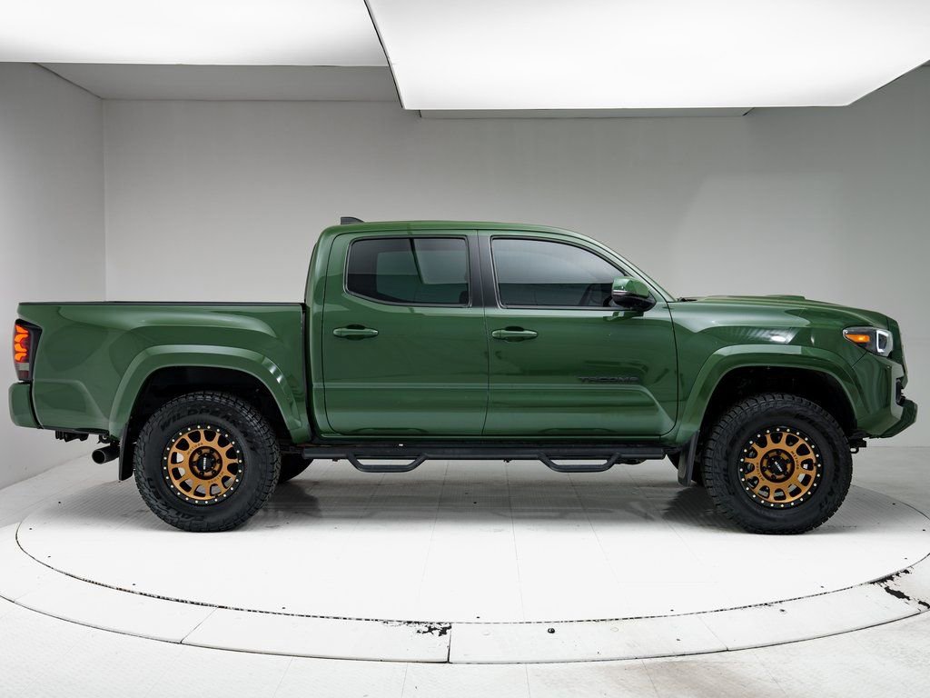 Used 2021 Toyota Tacoma TRD Sport AWD/4WD image 30