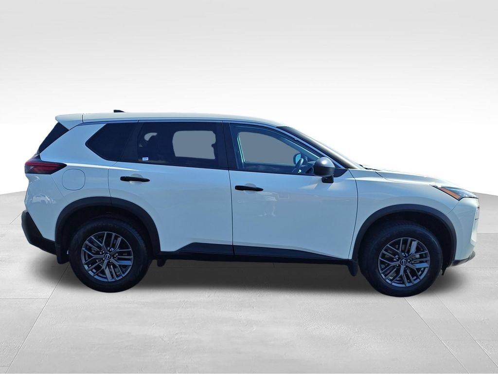Used 2022 Nissan Rogue S AWD/4WD image 6