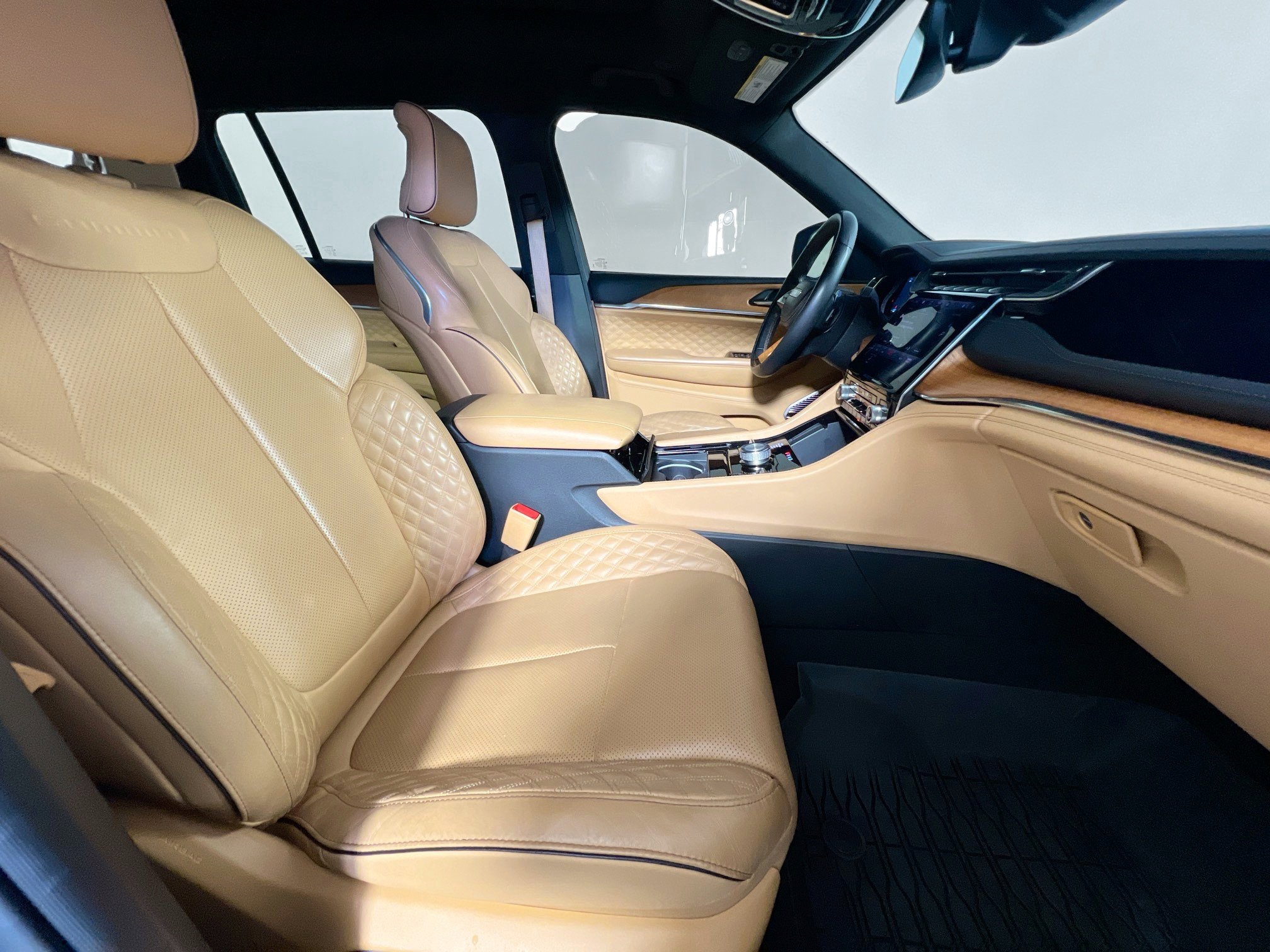 Used 2023 Jeep Grand Cherokee L Summit image 31