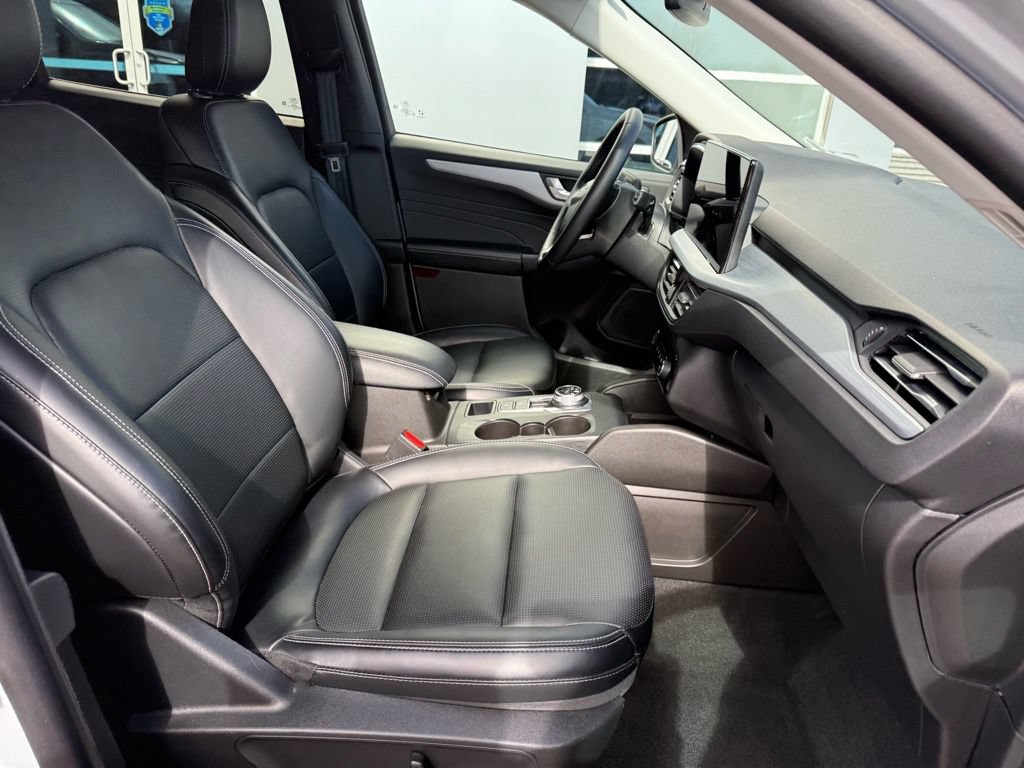 Used 2025 Ford Escape Platinum AWD/4WD image 13