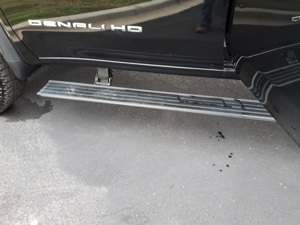 Used 2023 GMC Sierra 2500 Denali w/ Denali Black Diamond Edition image 8