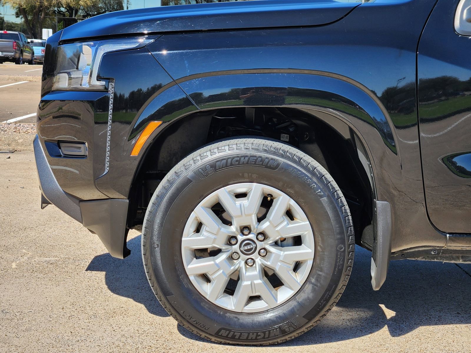 Used 2023 Nissan Frontier SV w/ Technology Package image 8