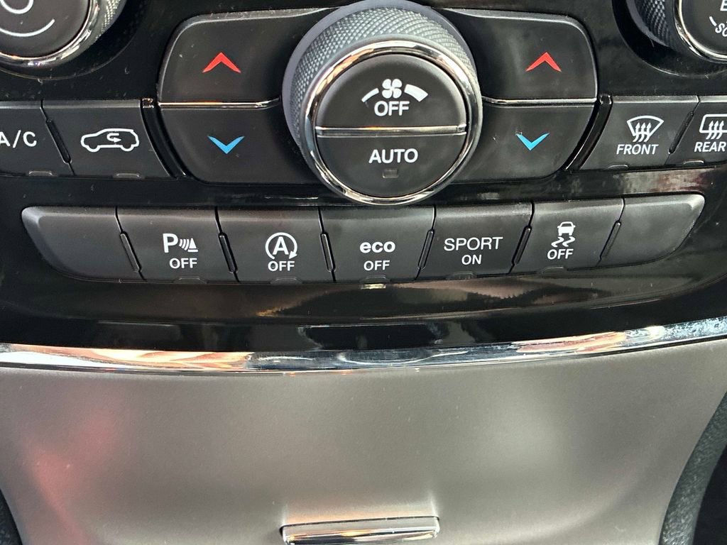 Certified 2022 Jeep Grand Cherokee Limited image 30