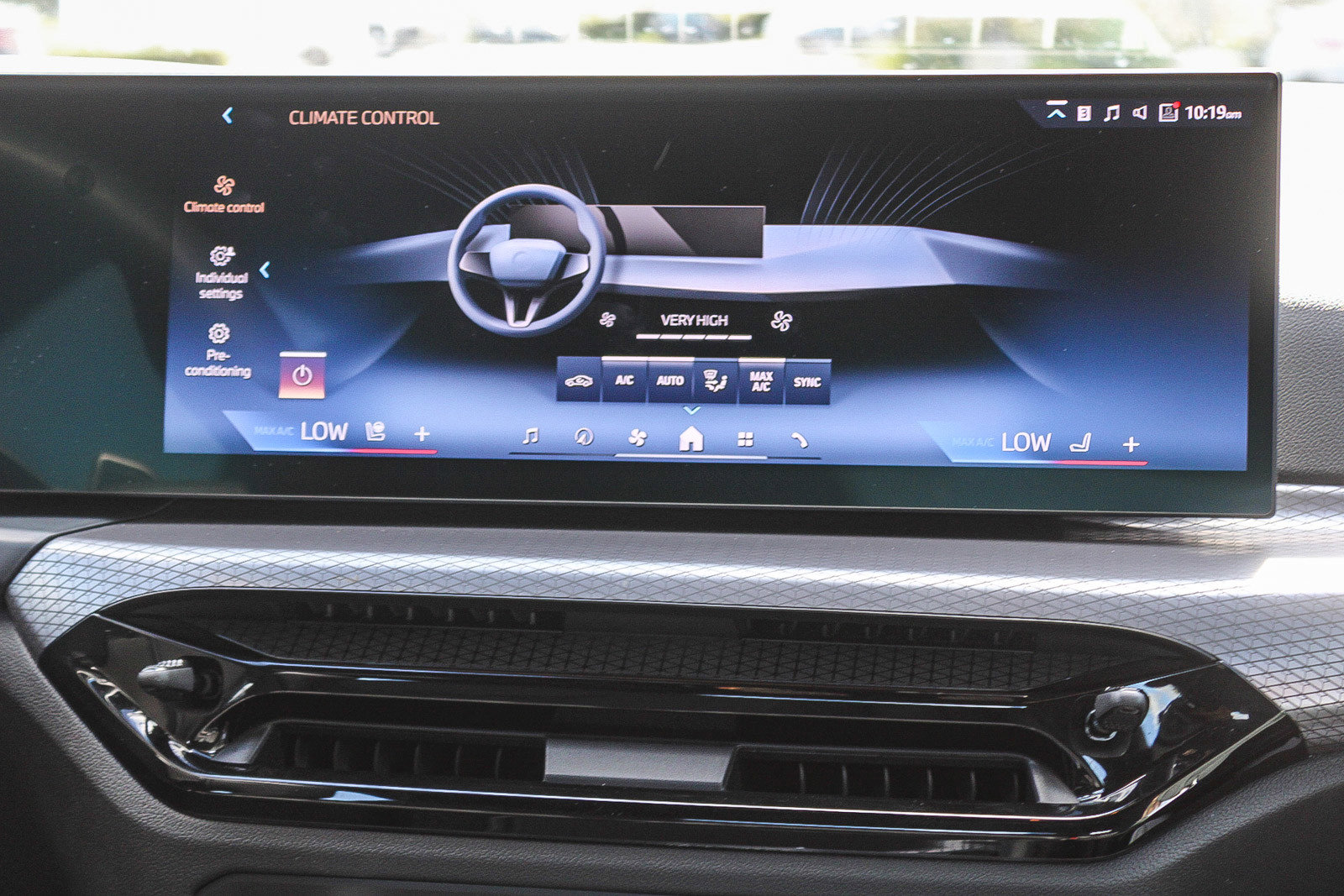 Used 2025 BMW 330i xDrive Sedan AWD/4WD image 14