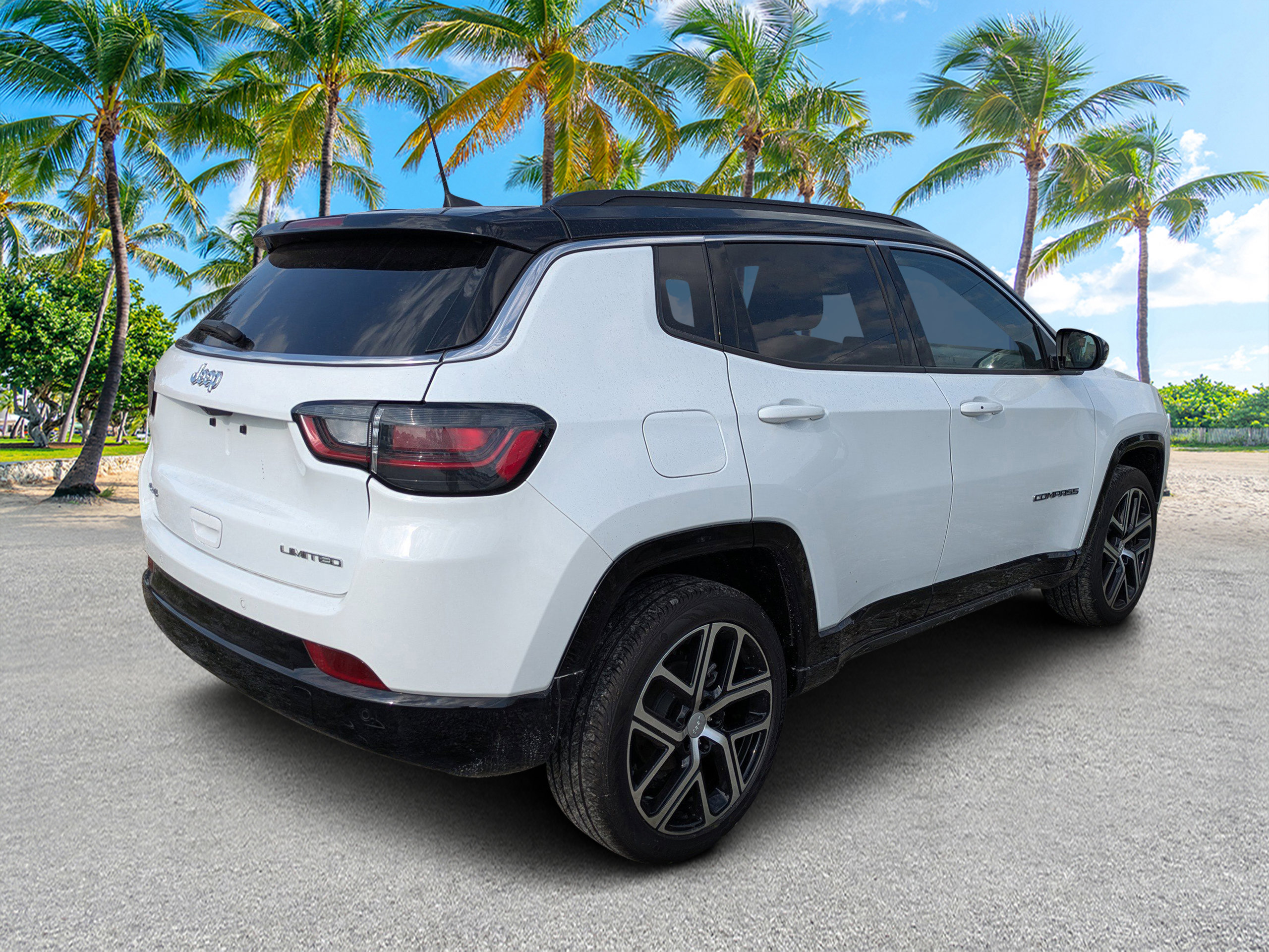 Used 2024 Jeep Compass Limited w/ Elite Group AWD/4WD image 3
