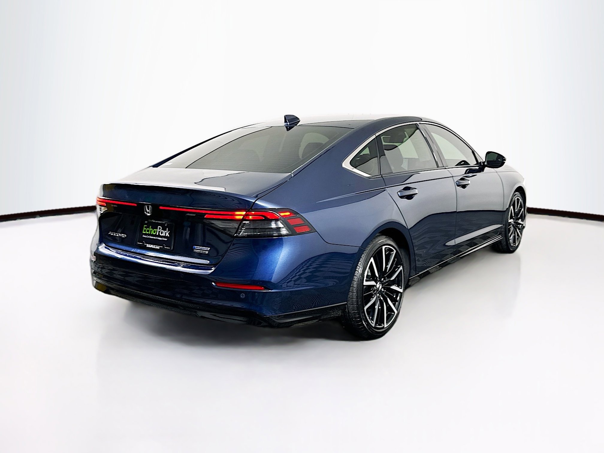 Used 2025 Honda Accord Touring image 9