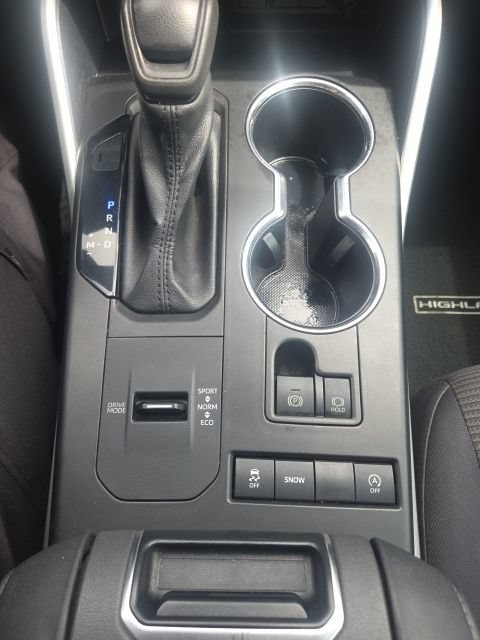 Used 2021 Toyota Highlander L FWD image 32