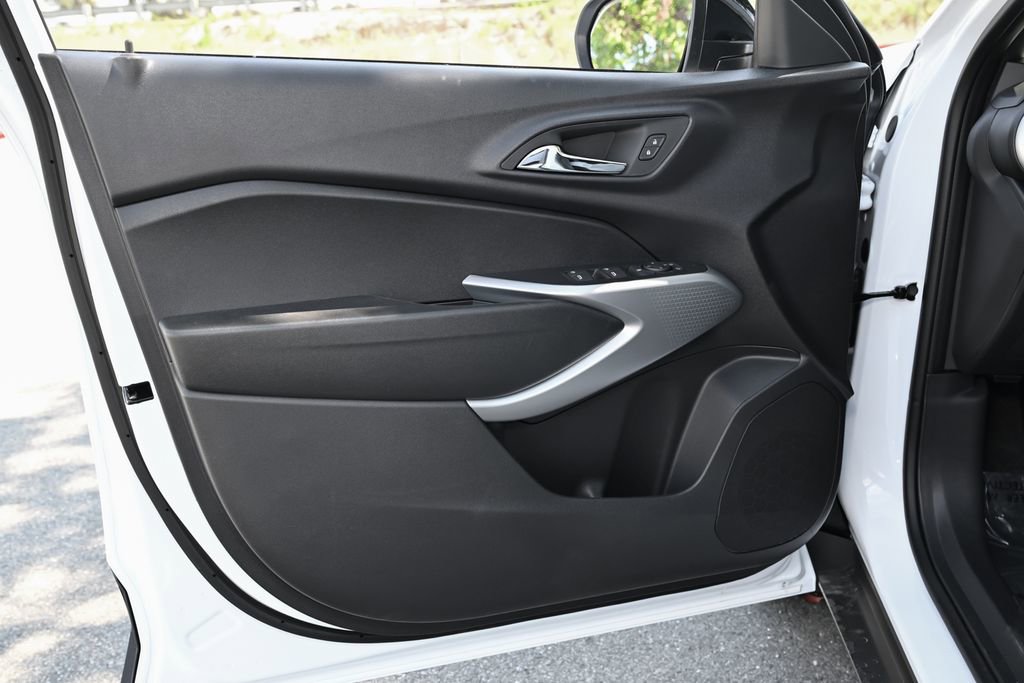 New 2026 Chevrolet Trax RS FWD image 16