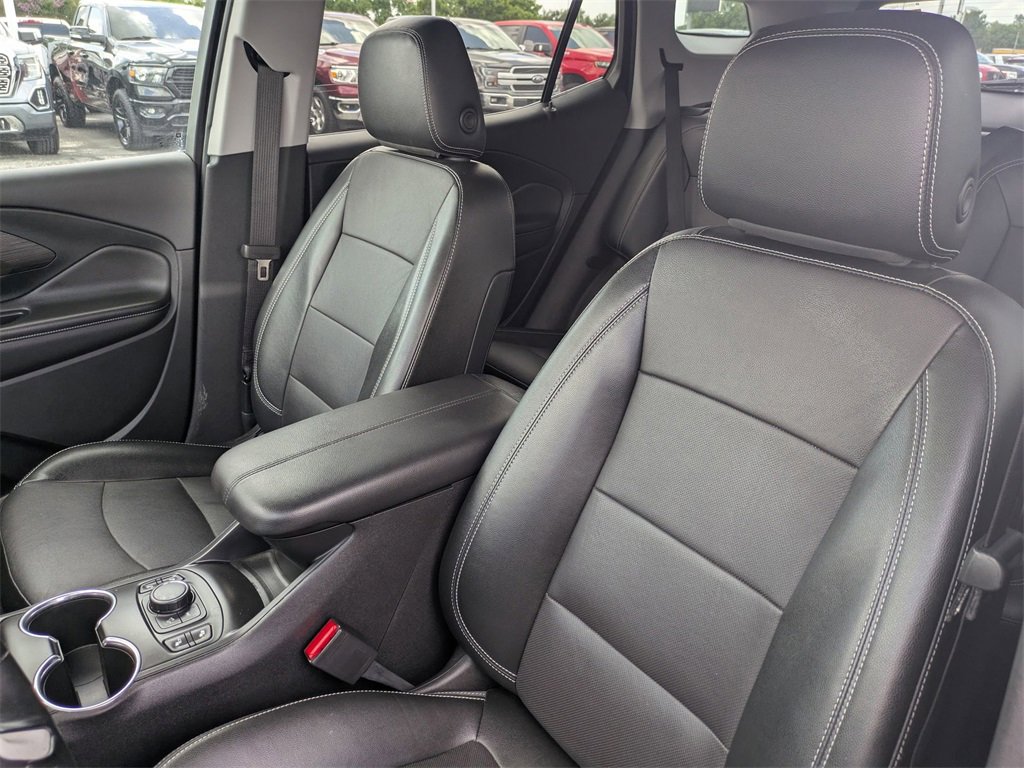Used 2023 GMC Terrain SLT image 19