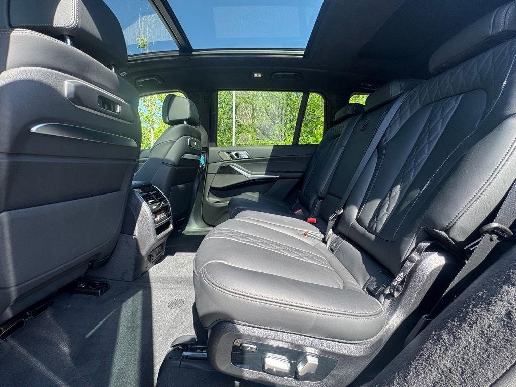 Used 2026 BMW X7 M60i w/ Climate Comfort Package image 22