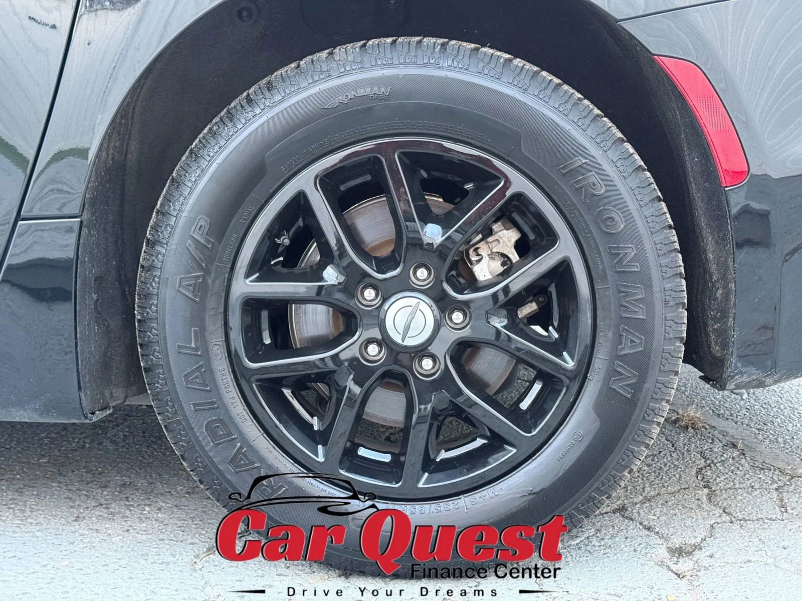 Used 2023 Chrysler Pacifica Touring-L FWD image 28